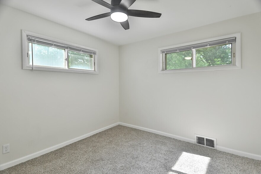 Building Photo - 230 Winona Dr