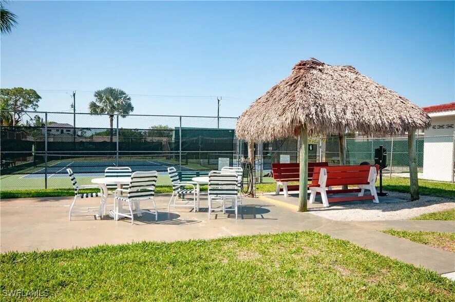 High Point CC Courts - 5 High Point Cir W