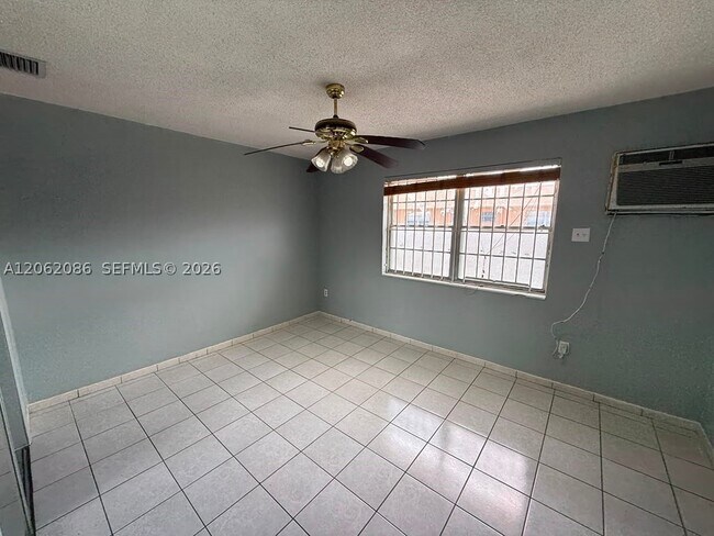 Building Photo - 1154 W 35th St