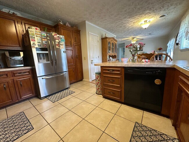 Building Photo - 4 Bed/2 Bath Brick Home - Church Hill TN