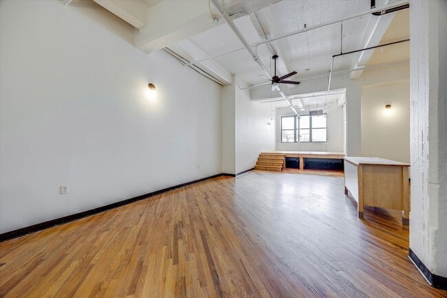 Building Photo - 2 Union St