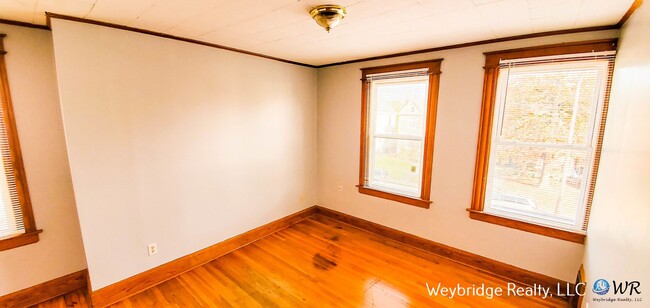 Building Photo - A Nice 4-Bedroom 1-Bath House in East Pric...