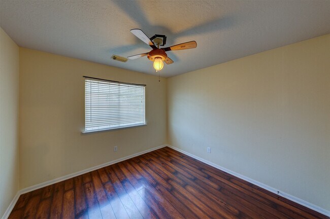 Building Photo - 2610 Ledgebrook Ln