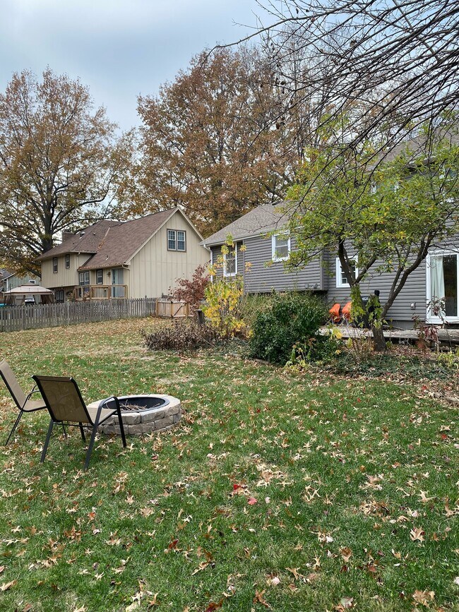 Backyard-3 - 1131 NE Oak Tree Dr