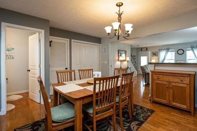 Building Photo - Updated 3 Bedroom 2.5Bath Townhouse in Harrisonburg