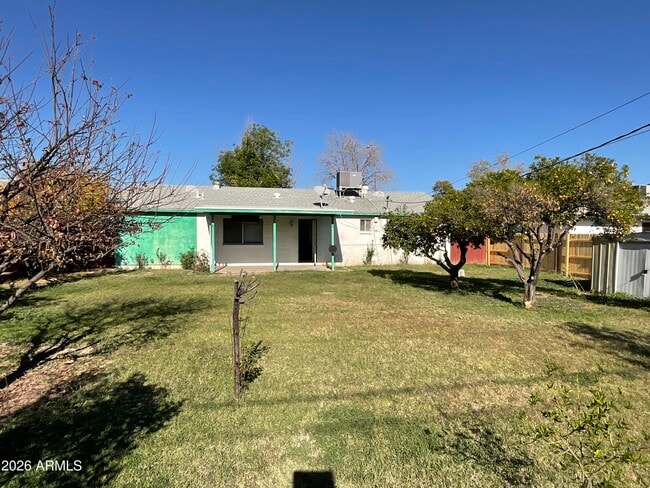 Building Photo - 247 E 7th Dr