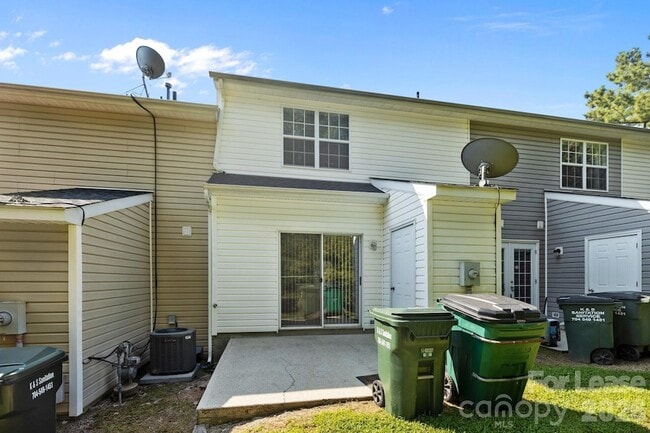 Building Photo - 670 Emerald Cove Dr