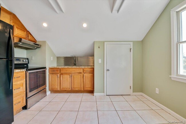 Building Photo - 25 Gardners Ln