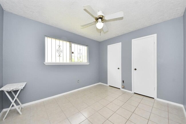 Building Photo - 2638 S Camden Pkwy