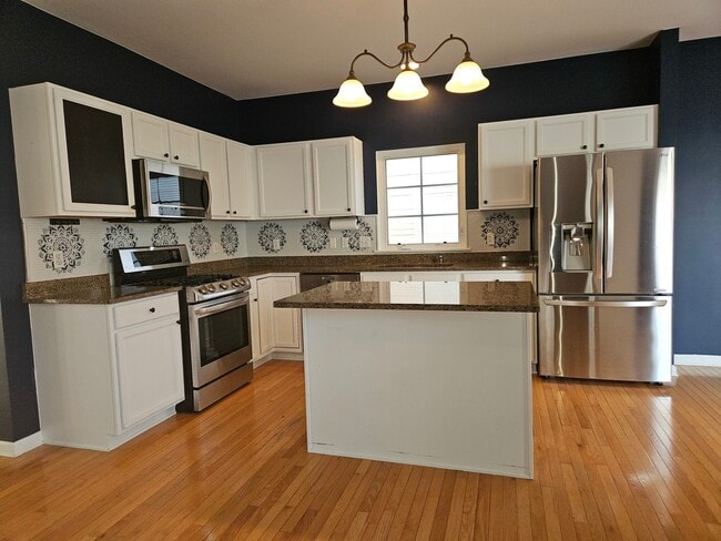 Building Photo - 0N312 Dooley Dr