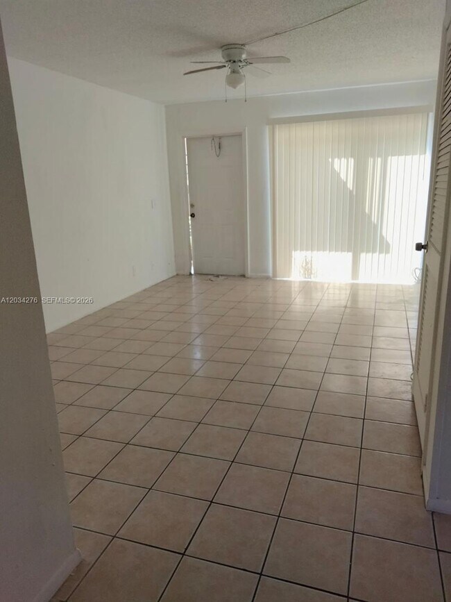 Building Photo - 10886 Royal Palm Blvd