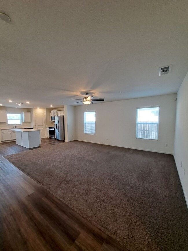 Building Photo - Beautiful 4 Bedroom Home in Madera, Ca!