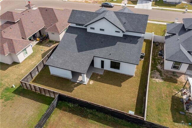 Building Photo - 23 Lago Delton