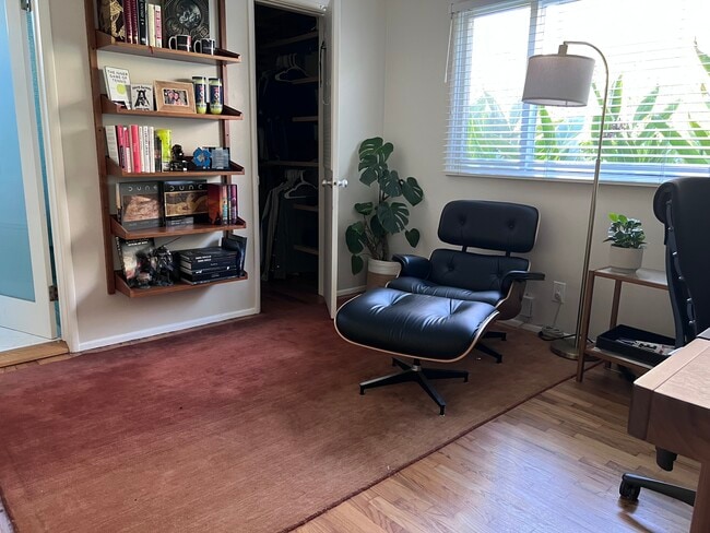 Building Photo - 3200 Oak Ave