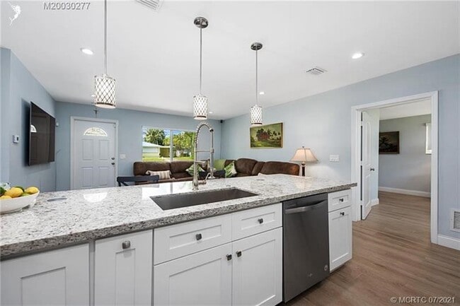 Building Photo - 356 Granada St