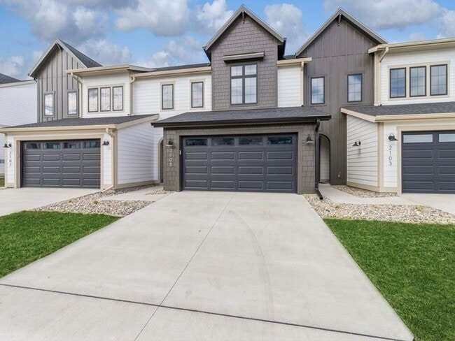 Primary Photo - 2015 Lacey Dr