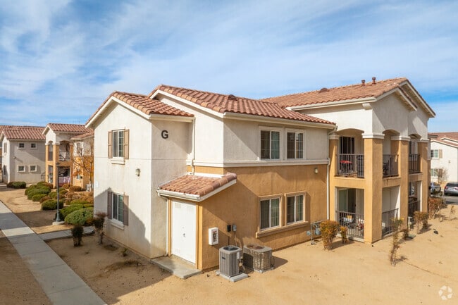 Building Photo - Casa Bella
