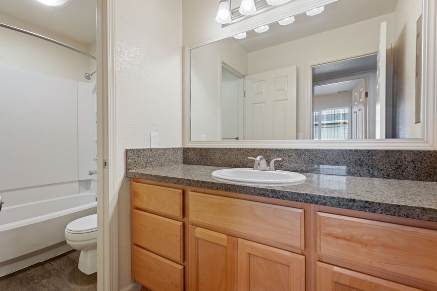 199 Gbthm.jpg - Valley Oak Apartments