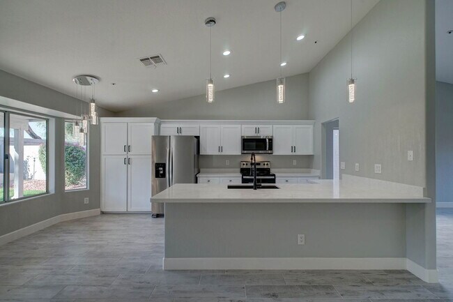 Building Photo - 8940 E Palm Ridge Dr