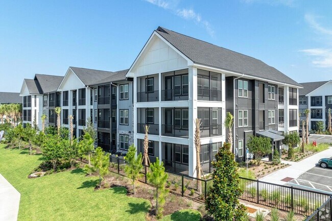 Building Photo - 3020 Base Blvd