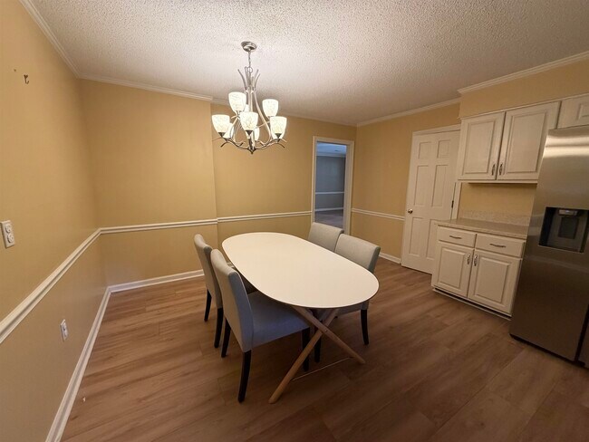 Building Photo - 8149 Kimbrook Dr