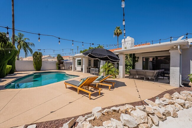 Peaceful private backyard - 15849 N 61st St