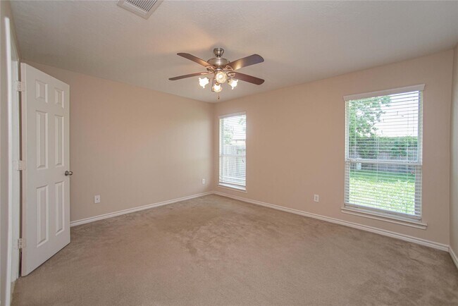 Building Photo - 2223 Shady Pine Dr