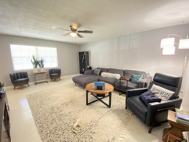 Building Photo - 2668 Bernice Ct