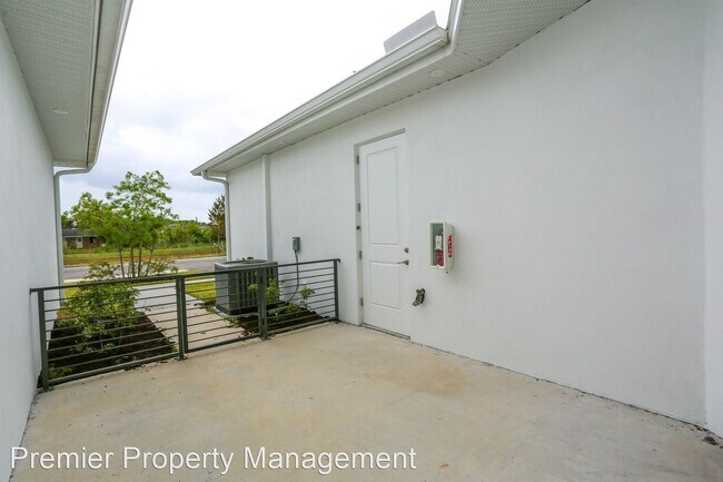 Building Photo - 3 br, 2 bath House - 3010 - 3060 Thomasson...