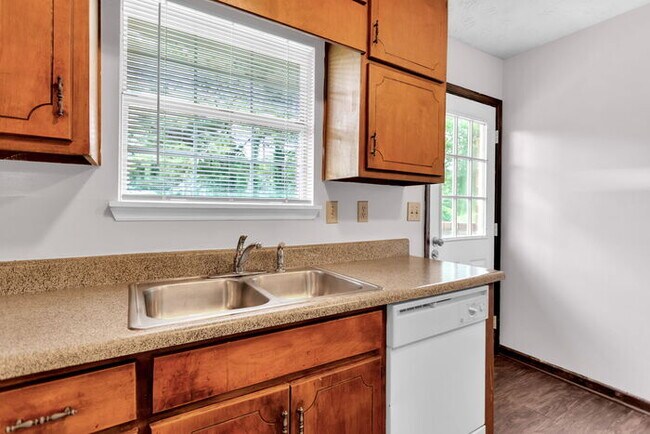 Building Photo - Upgraded Duplex with Huge Yard