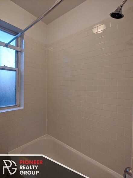 Building Photo - 2600 N Kimball Ave