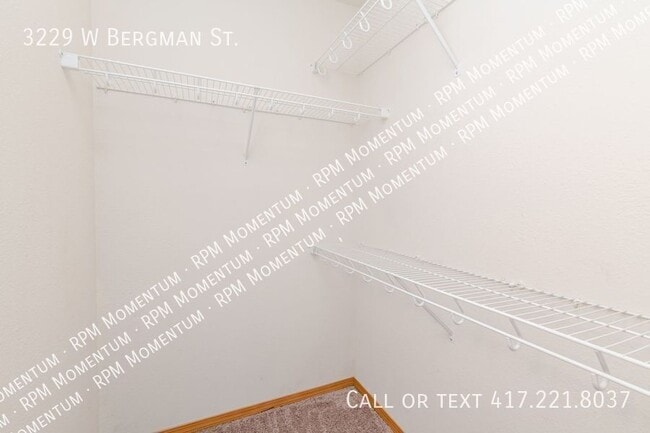 Building Photo - 3229 W Bergman St