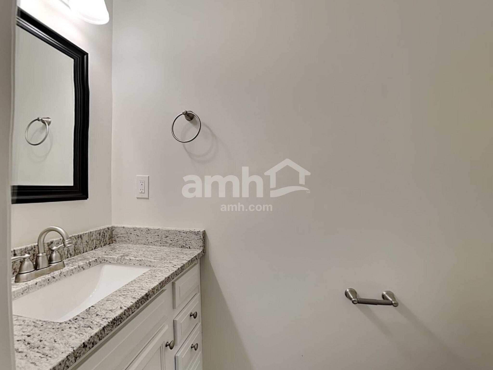 Building Photo - 5565 Windsor Ct