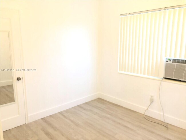 Building Photo - 8340 Crespi Blvd