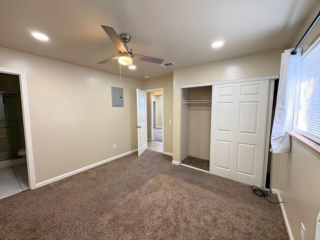 Building Photo - 8186-8188 Zinnia Place