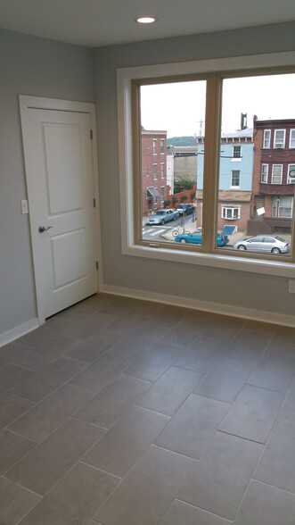 Building Photo - 603 E Girard Ave