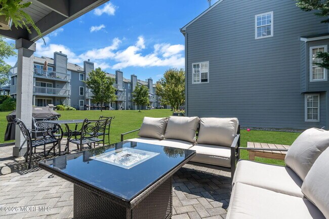 Building Photo - 110 Sea spray Ln