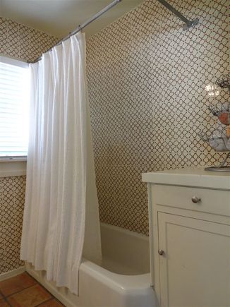 bathroom - 1602 Linwood St