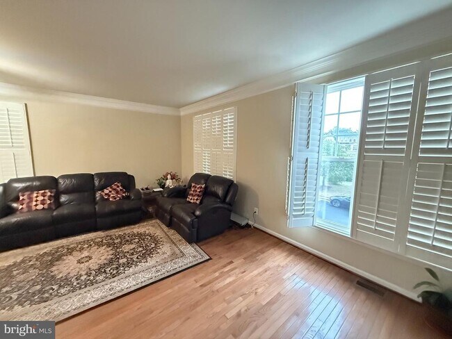 Building Photo - 43225 Highgrove Terrace