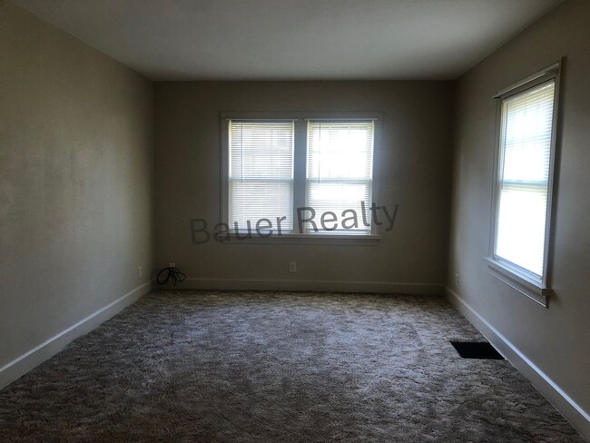 Building Photo - Two Bedroom Near Ashland University