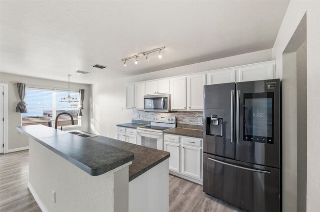 Building Photo - 2316 Kingsway Dr