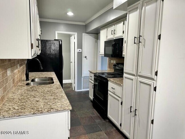 Building Photo - 200 Lodge Dr