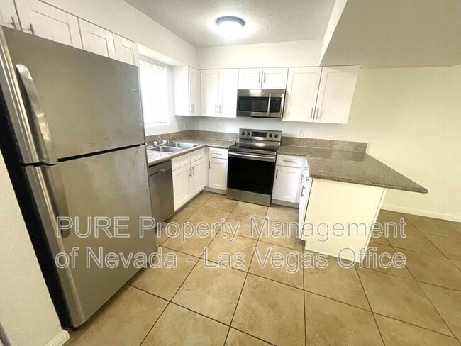 Building Photo - 3512 Rio Robles Dr
