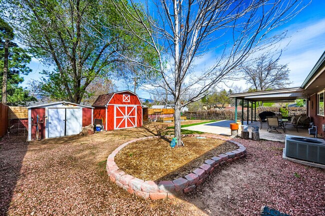 Building Photo - 2118 Monteagle St