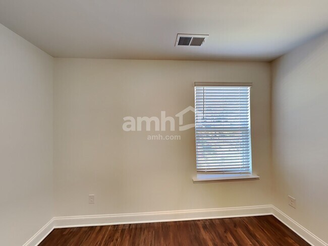Building Photo - 555 Rivermist Dr