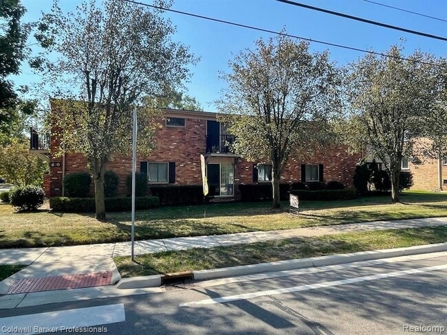 Building Photo - 620 E Lincoln Ave