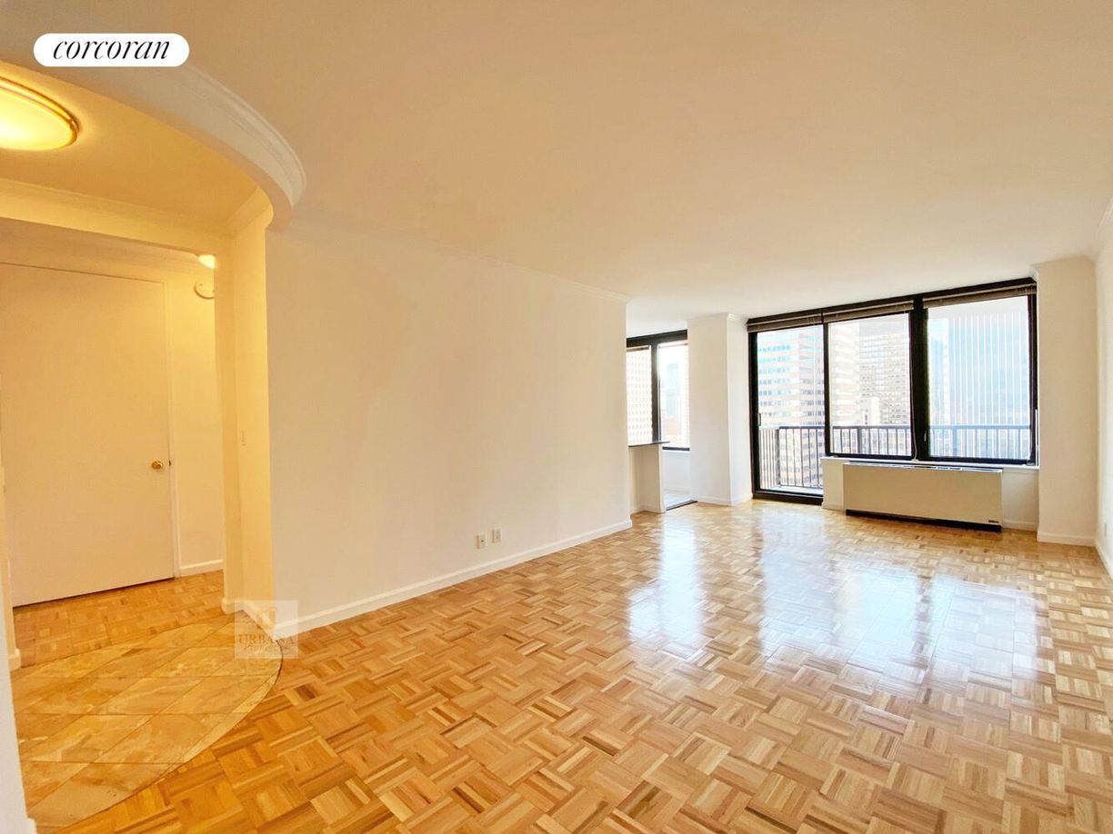 Building Photo - 150 E 57th St