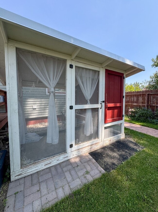 Building Photo - NEWLY UPDATED 2 BED/ 1 BATH SINGLE FAMILY ...