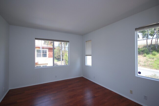 Building Photo - 1100 Rosewalk Way