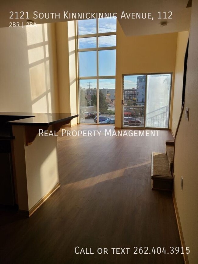 Building Photo - 2121 S Kinnickinnic Ave